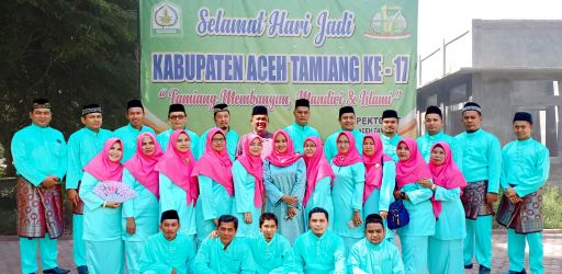 Foto Bersama Usai Upacara HUT ke-17 Kabupaten Aceh Tamiang Foto Bersama Usai Upacara HUT ke-17 Kabupaten Aceh Tamiang